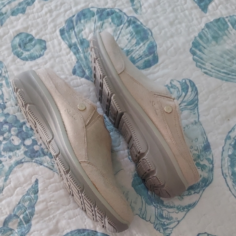 Skechers Women's Cream Slip-On Sneakers - Picture 7 of 8